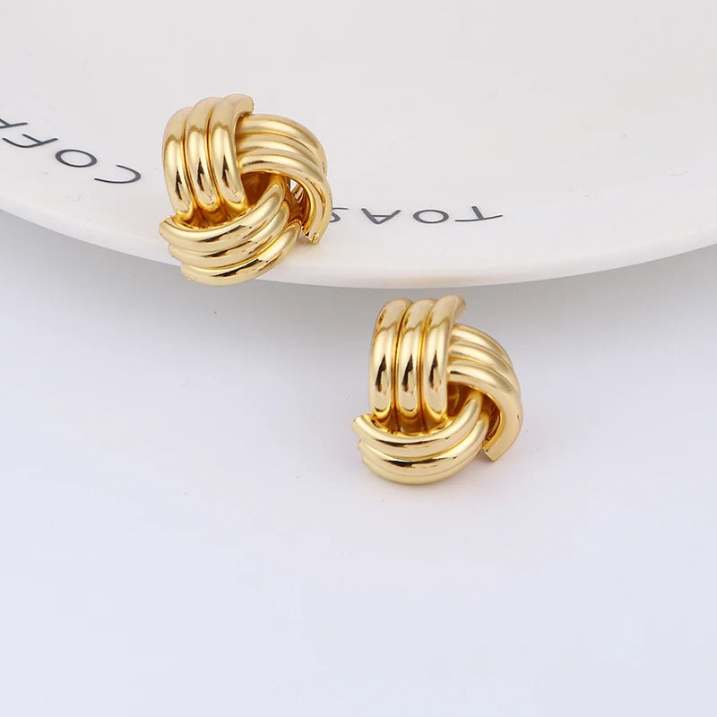 Boucles d'oreilles à clip vintage non percées, boucles d'oreilles géométriques en métal doré pour femmes.