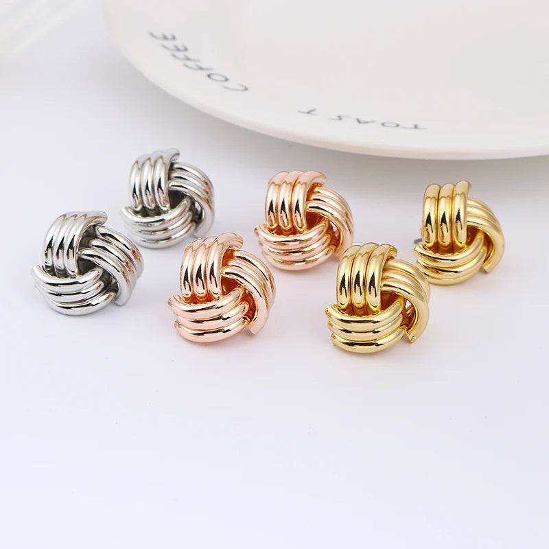 Boucles d'oreilles à clip vintage non percées, boucles d'oreilles géométriques en métal doré pour femmes.