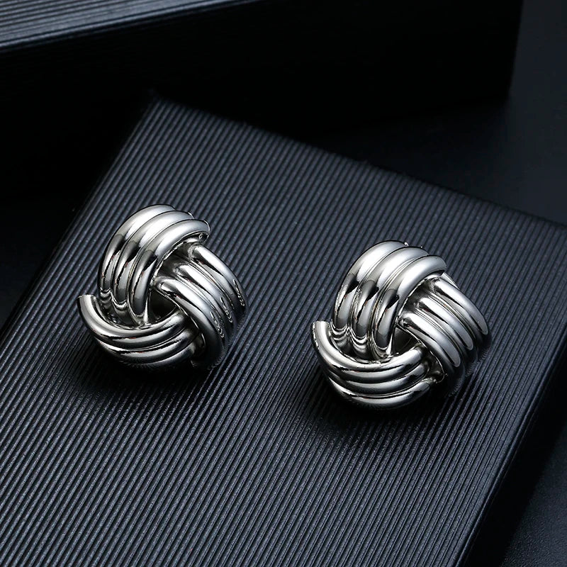 Boucles d'oreilles à clip vintage non percées, boucles d'oreilles géométriques en métal doré pour femmes.