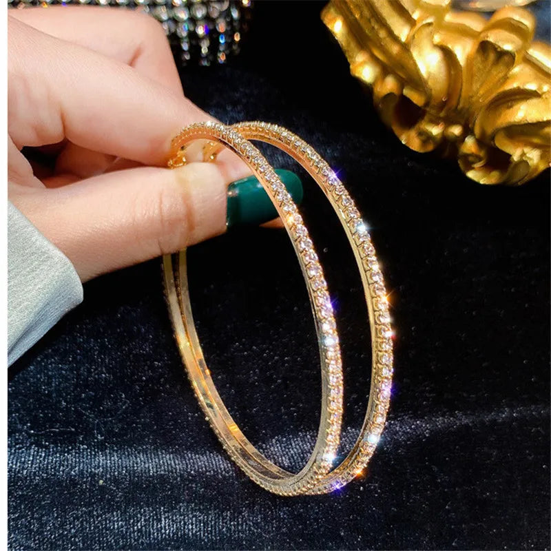 Boucles d'Oreilles Créoles Rondes en Cristal – Bijoux Géométriques & Strass Tendance 2025