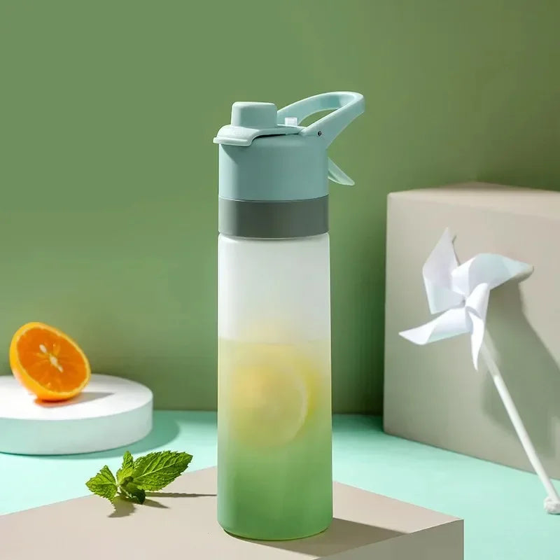 Bouteille d'eau en spray de 700 ml Bouteille d'eau de sport portable pour filles Gym Fitness Drinking Drinkware Randonnée Riding Bouteille d'eau
