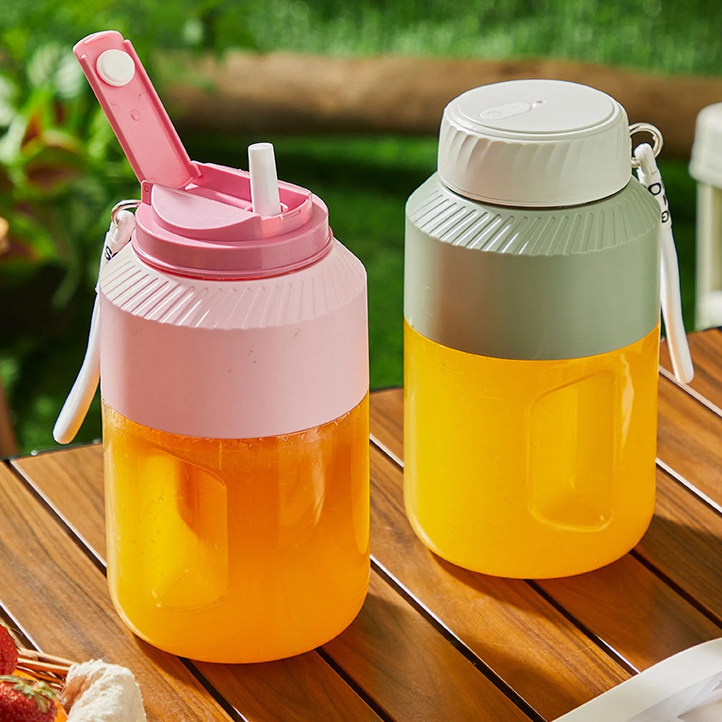 Mélangeur portable 1L Double couvercle Utilisation efficace Poignée pratique Mélangeur sans fil rechargeable pour la gym et voyage en plein air