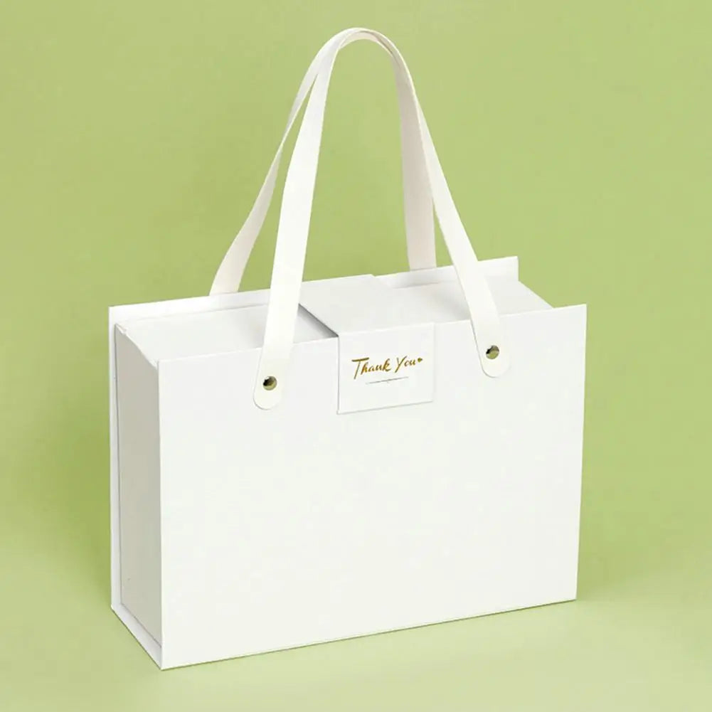 Coffret cadeau à fermeture magnétique, élégant avec fermeture cachée.