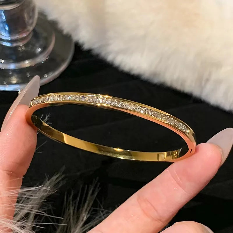 Bracelet Élégant Or avec Strass Scintillants – Acier Inoxydable Glamour