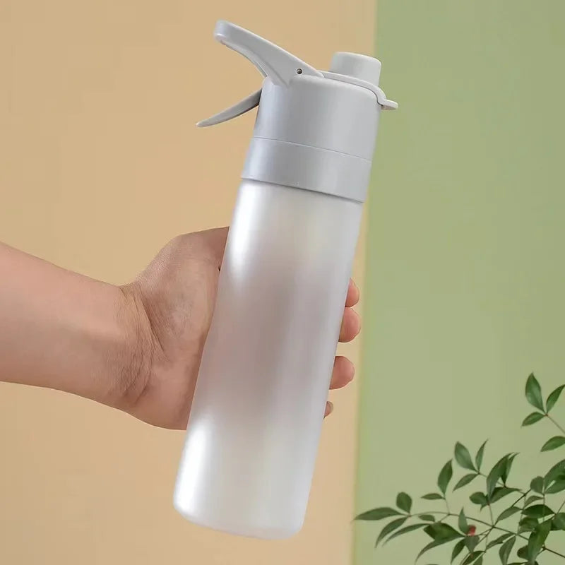 Bouteille d'eau en spray de 700 ml Bouteille d'eau de sport portable pour filles Gym Fitness Drinking Drinkware Randonnée Riding Bouteille d'eau