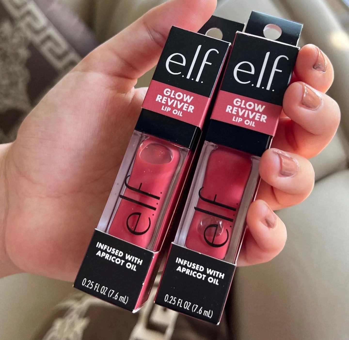 Brillant à lèvres Elf Glow Reviver – Hydratante et nourrissante, des lèvres lisses et éclatantes.