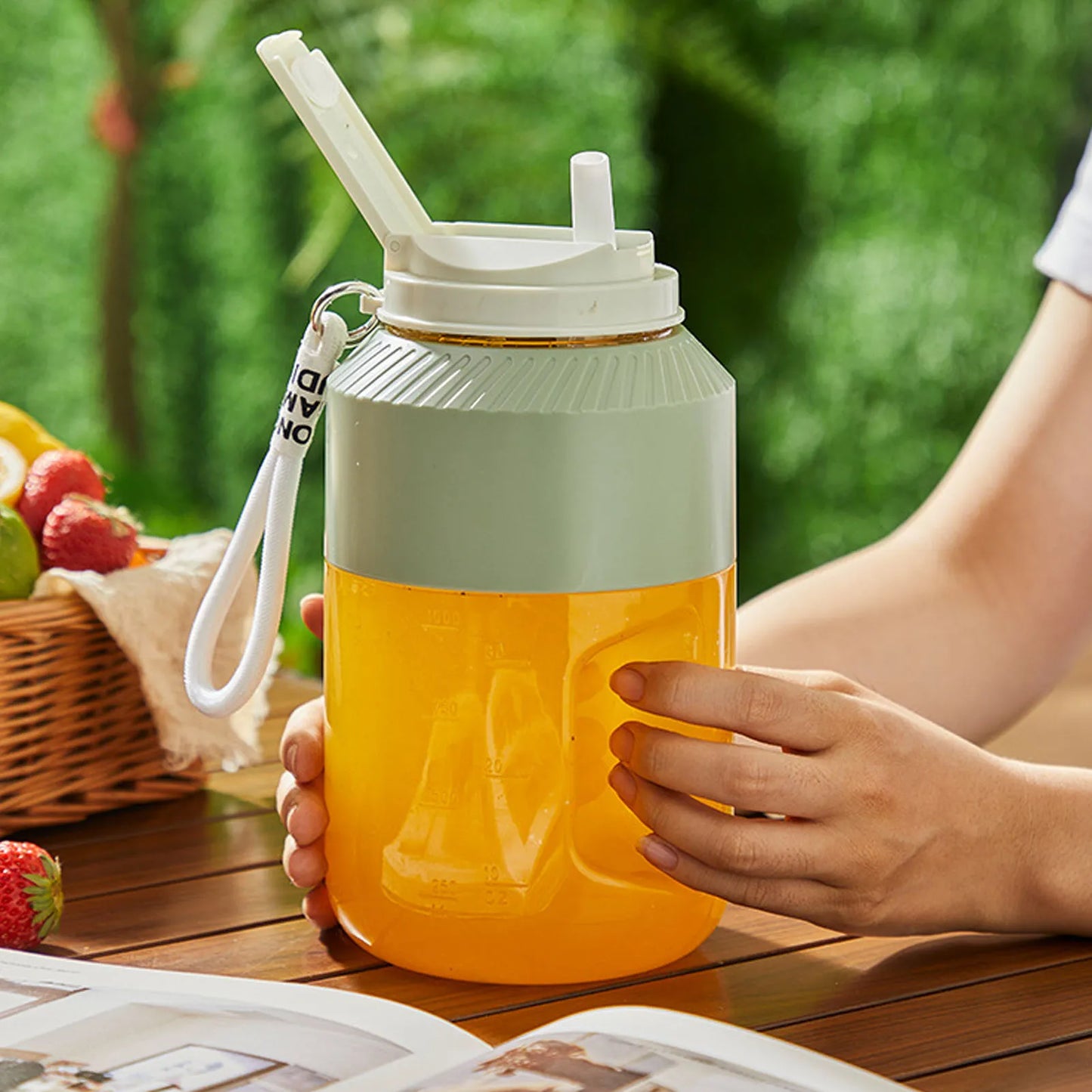 Mélangeur portable 1L Double couvercle Utilisation efficace Poignée pratique Mélangeur sans fil rechargeable pour la gym et voyage en plein air