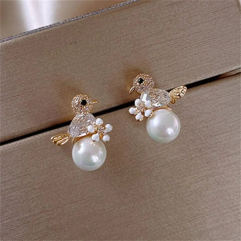 New French Retro Crystal Pearl Stud Earrings For Women Exquisite Bee Small Earrings Fashion Jewelry Gift Mujer Boucle D'oreille