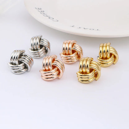 Boucles d'oreilles à clip vintage non percées, boucles d'oreilles géométriques en métal doré pour femmes.