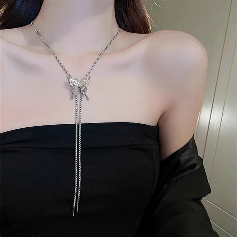 Collier Pendentif Fleur BYSPT – Couleur Argent & Imitation Perle