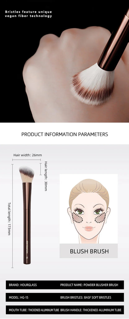 HOURGLASS No. 15 Pinceau blush liquide, pinceau contour incline.