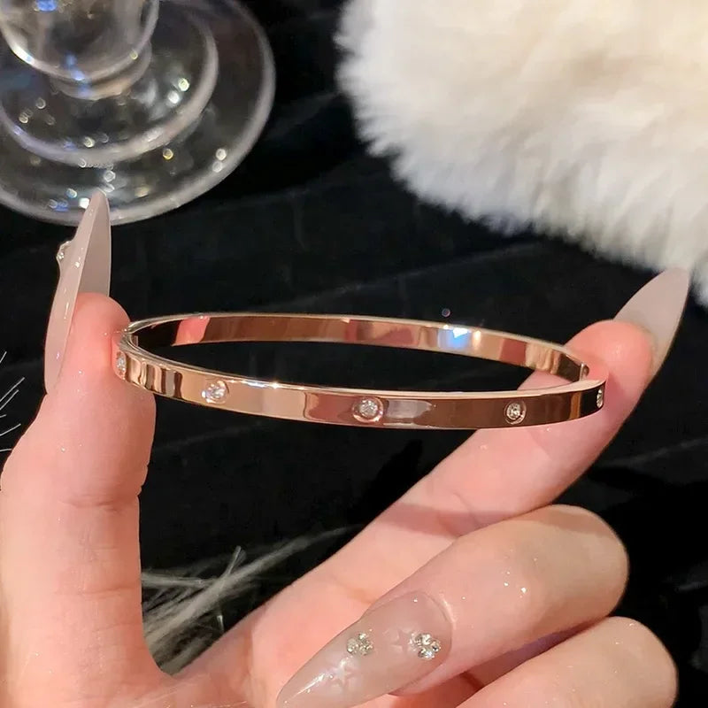 Bracelet Luxe en Acier Titane – Or Rose & Zircon Scintillant