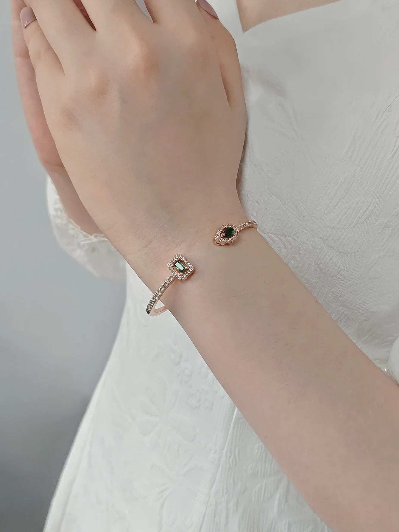 Bracelet Ouvert Réglable – Style Punk Serpent Argenté en Forme de Poire