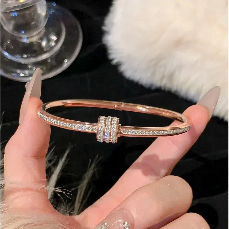 Bracelet Luxe en Acier Titane – Or Rose & Zircon Scintillant