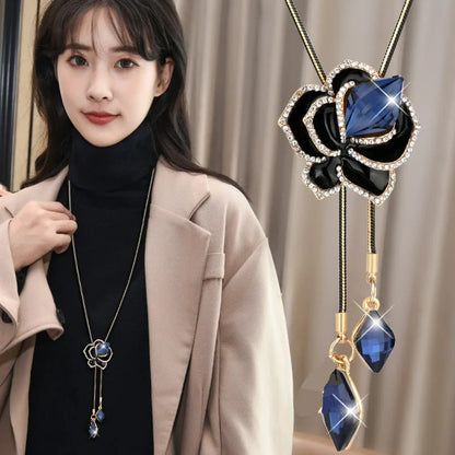 Collier Pendentif Fleur BYSPT – Couleur Argent & Imitation Perle