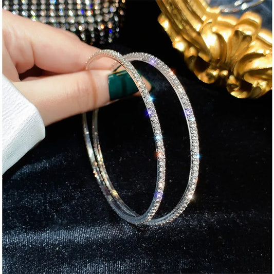 Boucles d'Oreilles Créoles Rondes en Cristal – Bijoux Géométriques & Strass Tendance 2025