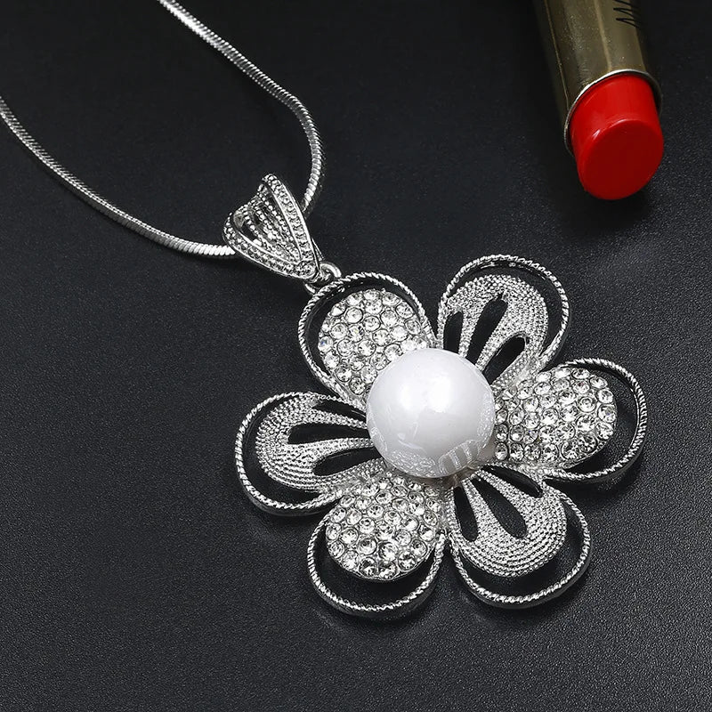 Collier Pendentif Fleur BYSPT – Couleur Argent & Imitation Perle