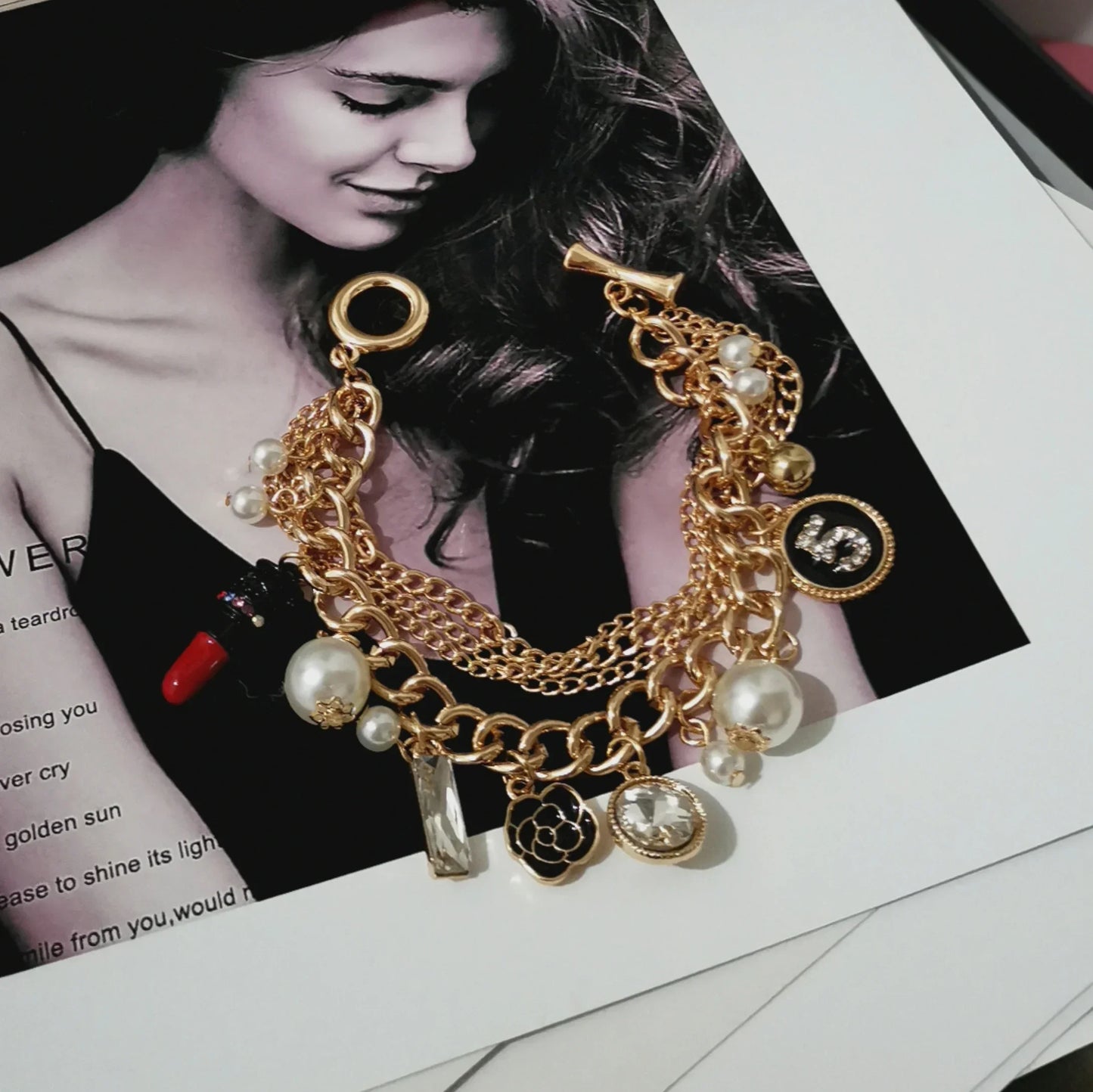Bracelet de Luxe à Pampilles en Perles – Cristal No.5, Cadeau Élégant pour Femme