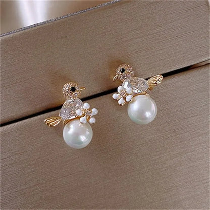New French Retro Crystal Pearl Stud Earrings For Women Exquisite Bee Small Earrings Fashion Jewelry Gift Mujer Boucle D'oreille
